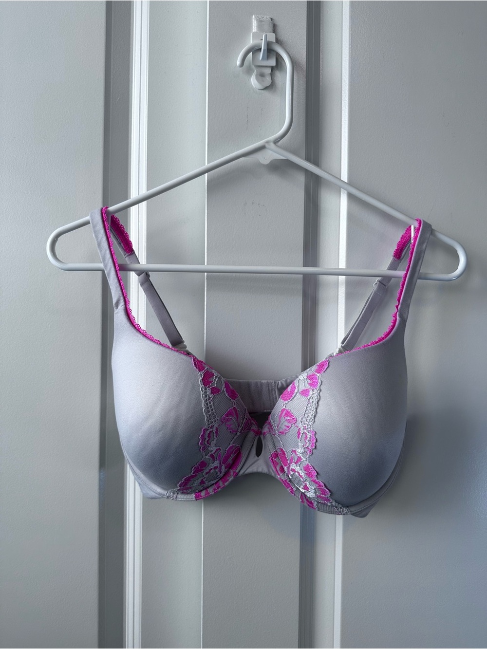 Victoria Secret Light Gray Bra with Pink Lace Accents Sz. 34DD